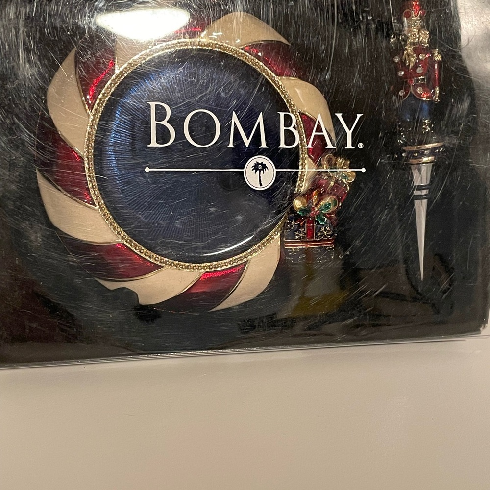 Bombay nutcracker stopper and coaster set.